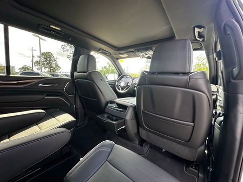 Used 2022 Cadillac Escalade Premium Luxury image 29
