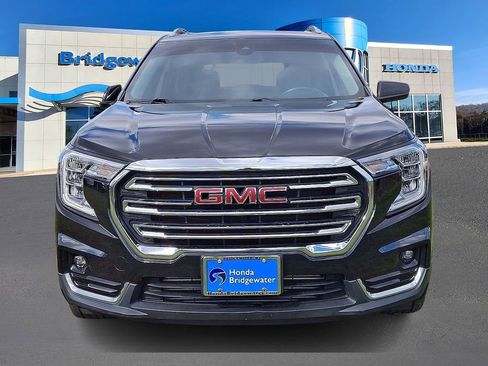 Used 2022 GMC Terrain SLT w/ Infotainment Package II AWD/4WD image 2
