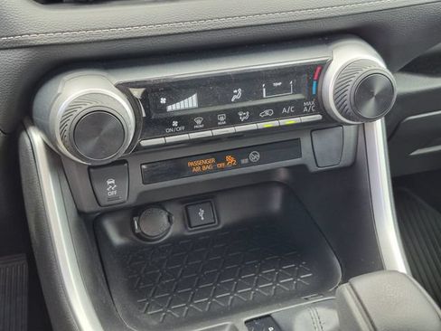 Used 2022 Toyota RAV4 LE FWD image 19