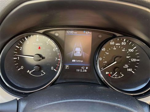 Used 2020 Nissan Rogue SV image 26