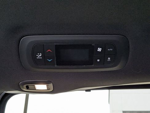 New 2026 Chrysler Pacifica Select image 28