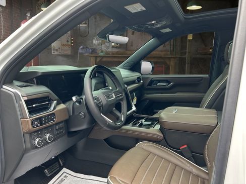 Used 2026 GMC Yukon Denali Ultimate AWD/4WD image 13