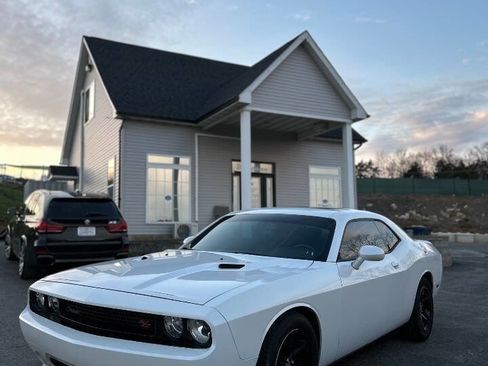 Used 2014 Dodge Challenger R/T image 3
