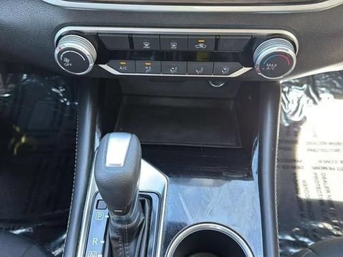 Used 2023 Nissan Altima 2.5 SV AWD/4WD image 16
