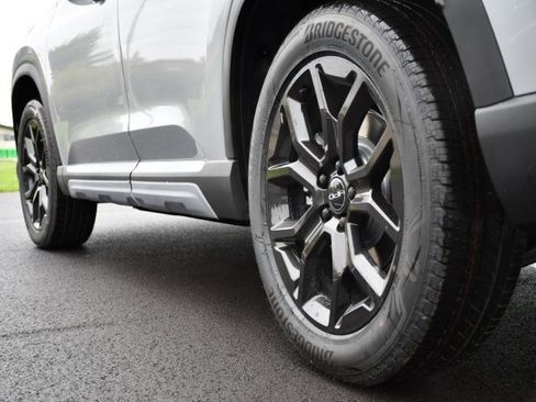 New 2025 Honda Pilot Touring image 11