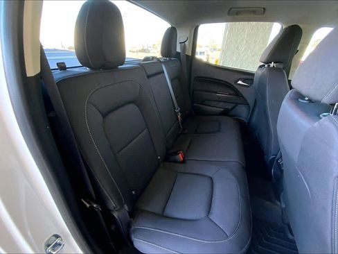 Used 2022 Chevrolet Colorado LT w/ Chrome Appearance Package image 18