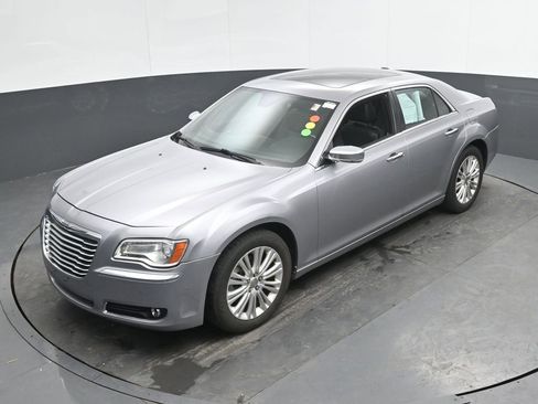 Used 2014 Chrysler 300 C w/ Light Group image 37