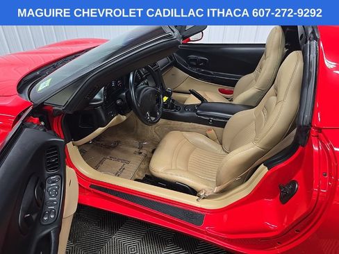 Used 2003 Chevrolet Corvette Coupe w/ Preferred Equipment Group RWD image 22