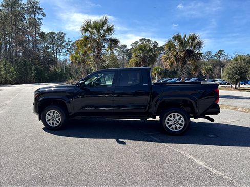 Used 2025 Toyota Tacoma SR5 image 26