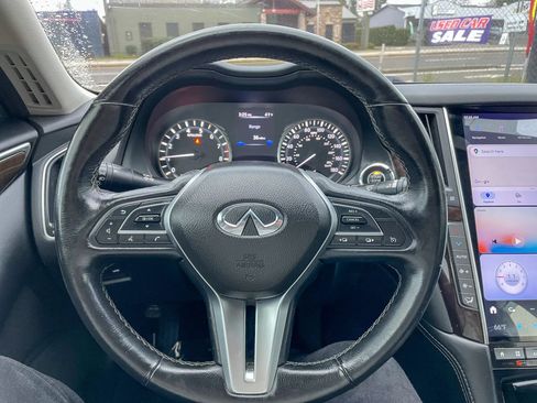 Used 2018 INFINITI Q50 Luxe w/ Essential Package (3.0T Luxe) image 11