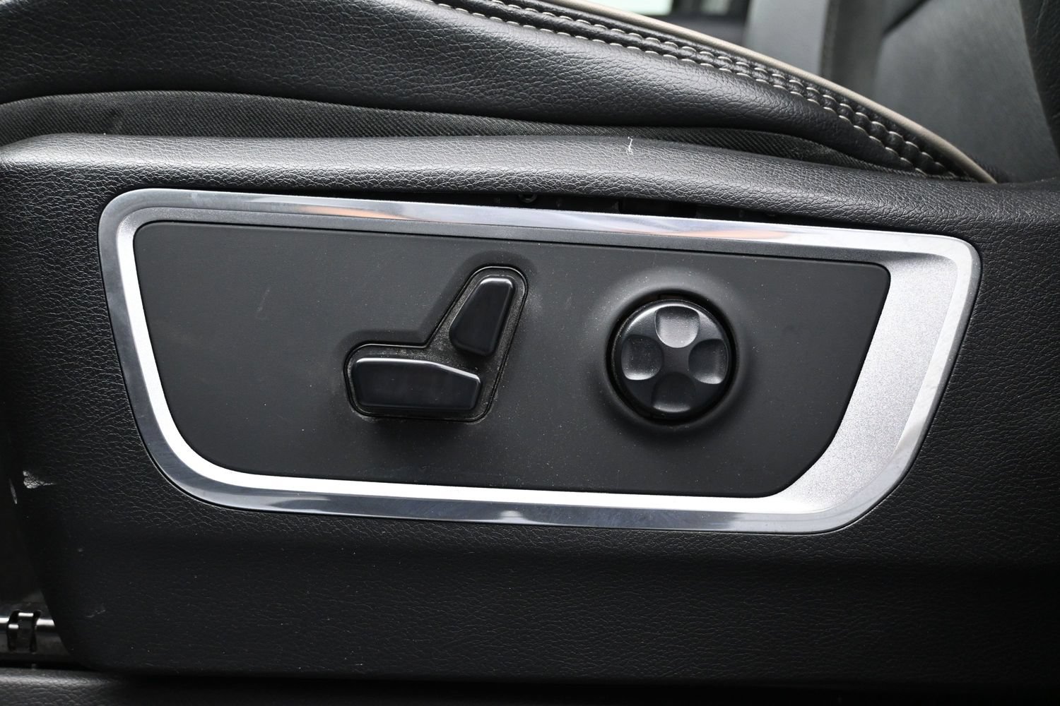 Used 2020 RAM 1500 Laramie w/ Sport Appearance Package AWD/4WD image 10