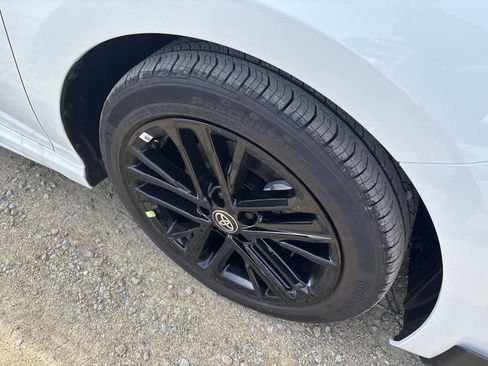 Used 2026 Toyota Camry SE image 3