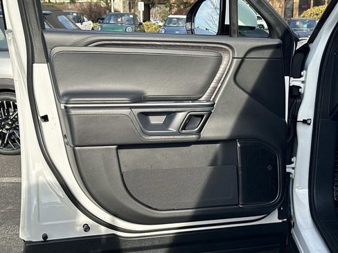 Used 2023 Rivian R1S Launch Edition image 21