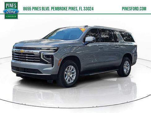 Used 2026 Chevrolet Suburban LT RWD image 1