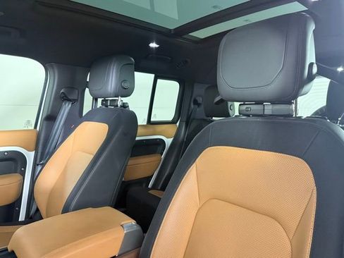Used 2024 Land Rover Defender 130 X-Dynamic SE image 15
