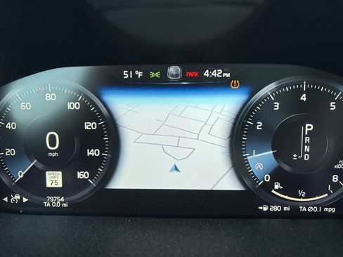 Used 2018 Volvo XC90 T6 Momentum w/ Convenience Package image 18