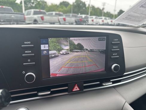 Used 2025 Hyundai Elantra Hybrid FWD image 23