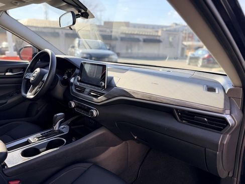 Used 2024 Nissan Altima 2.5 SV image 23