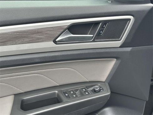 Certified 2022 Volkswagen Atlas Cross Sport SE image 11