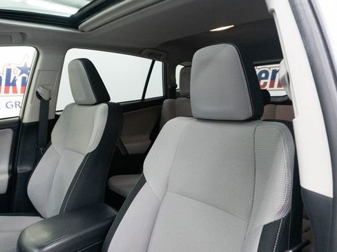 Used 2018 Toyota RAV4 XLE image 18