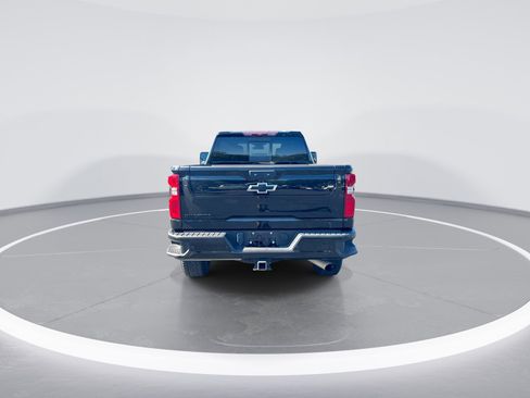 Used 2024 Chevrolet Silverado 2500 LT w/ Midnight Edition AWD/4WD image 8