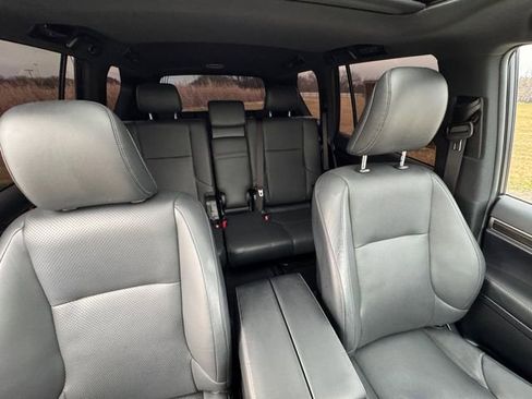Used 2023 Lexus GX 460 Luxury image 32