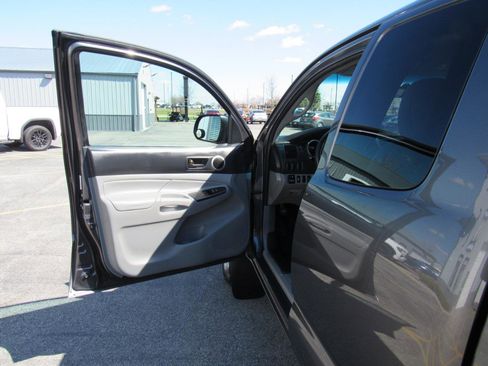 Used 2014 Toyota Tacoma 4x4 Access Cab w/ SR5 Package image 12