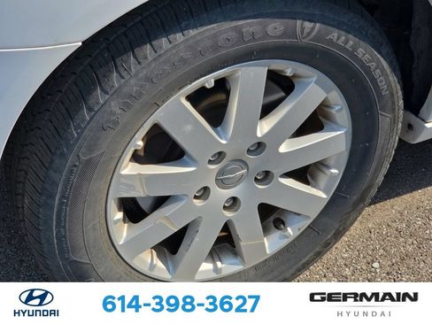Used 2014 Chrysler Town & Country Touring FWD image 12