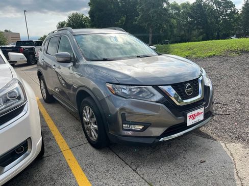 Used 2018 Nissan Rogue S AWD/4WD image 1