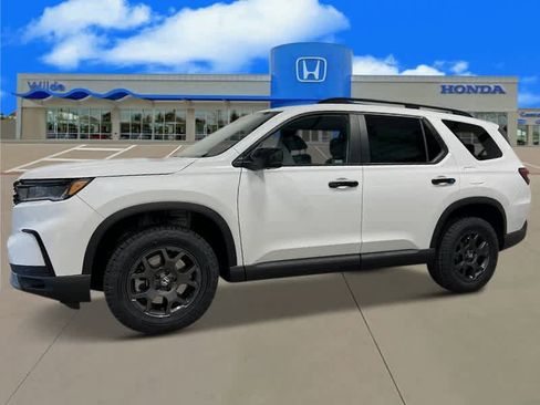 New 2025 Honda Pilot TrailSport image 2