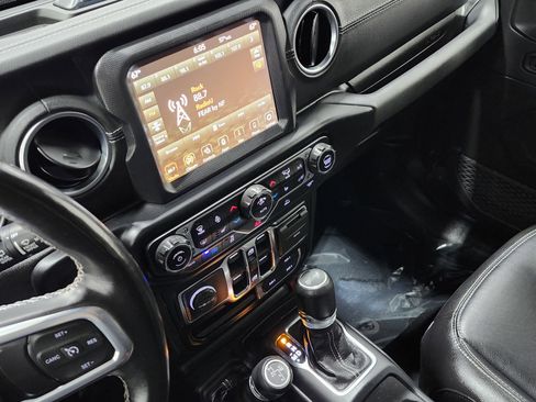 Used 2022 Jeep Wrangler Unlimited Sahara w/ Cold Weather Group image 30