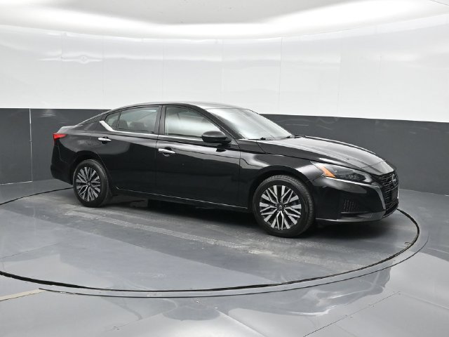 Used 2024 Nissan Altima 2.5 SV AWD/4WD image 6