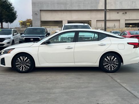 Used 2025 Nissan Altima 2.5 SV image 6