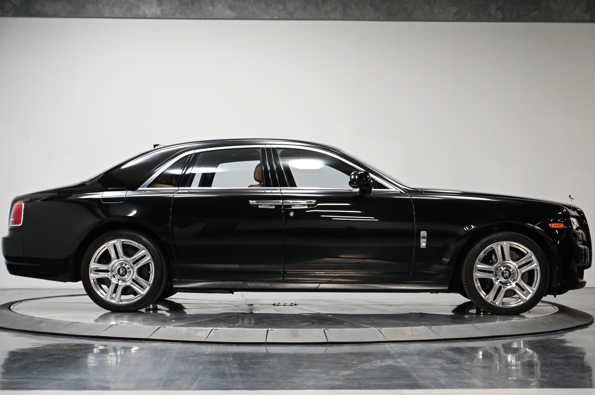 Used 2015 Rolls-Royce Ghost RWD image 20