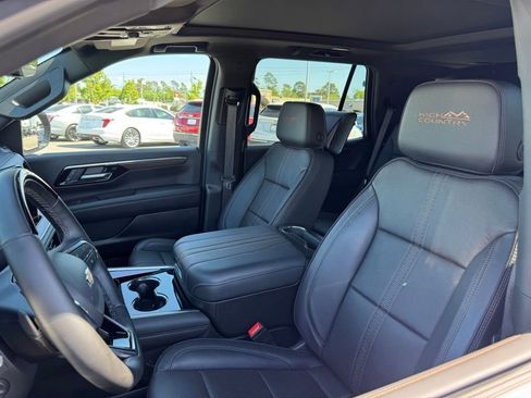 Used 2025 Chevrolet Tahoe High Country AWD/4WD image 8