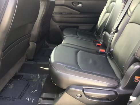 Used 2025 Nissan Pathfinder SL image 15