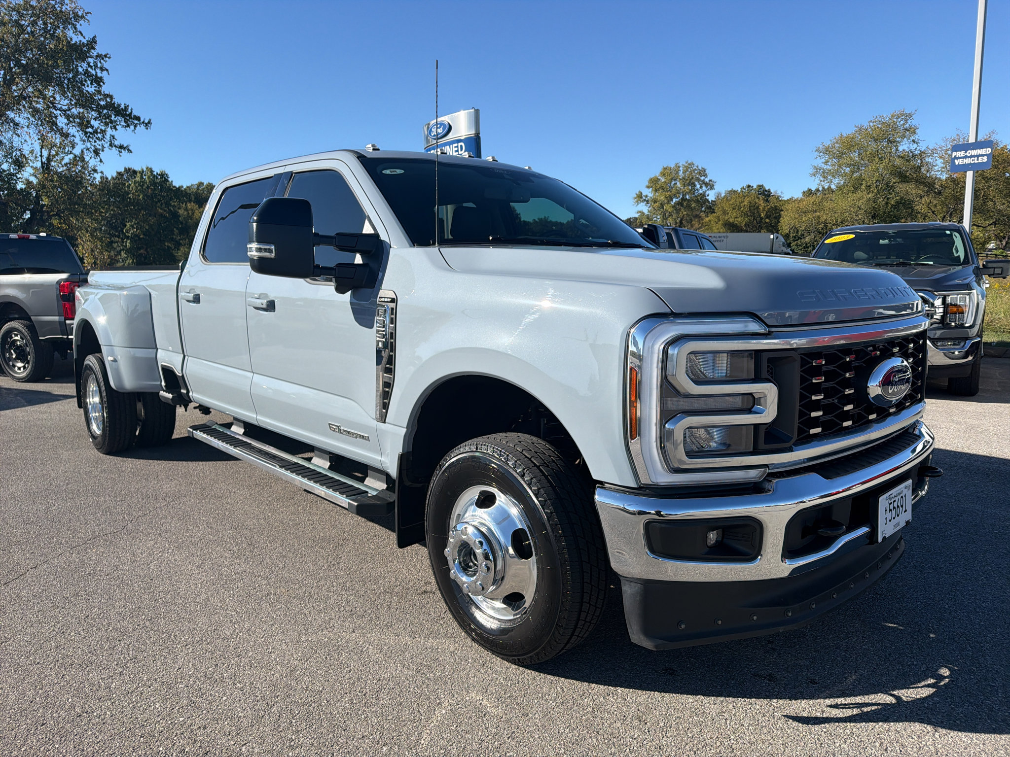 Used 2025 Ford F350 Lariat w/ FX4 Off-Road Package AWD/4WD image 3