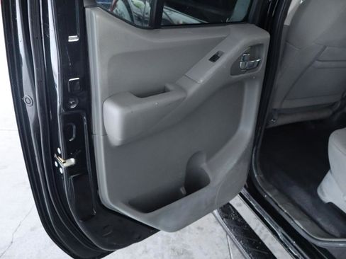 Used 2020 Nissan Frontier SV w/ Midnight Edition Floor Mats RWD image 29