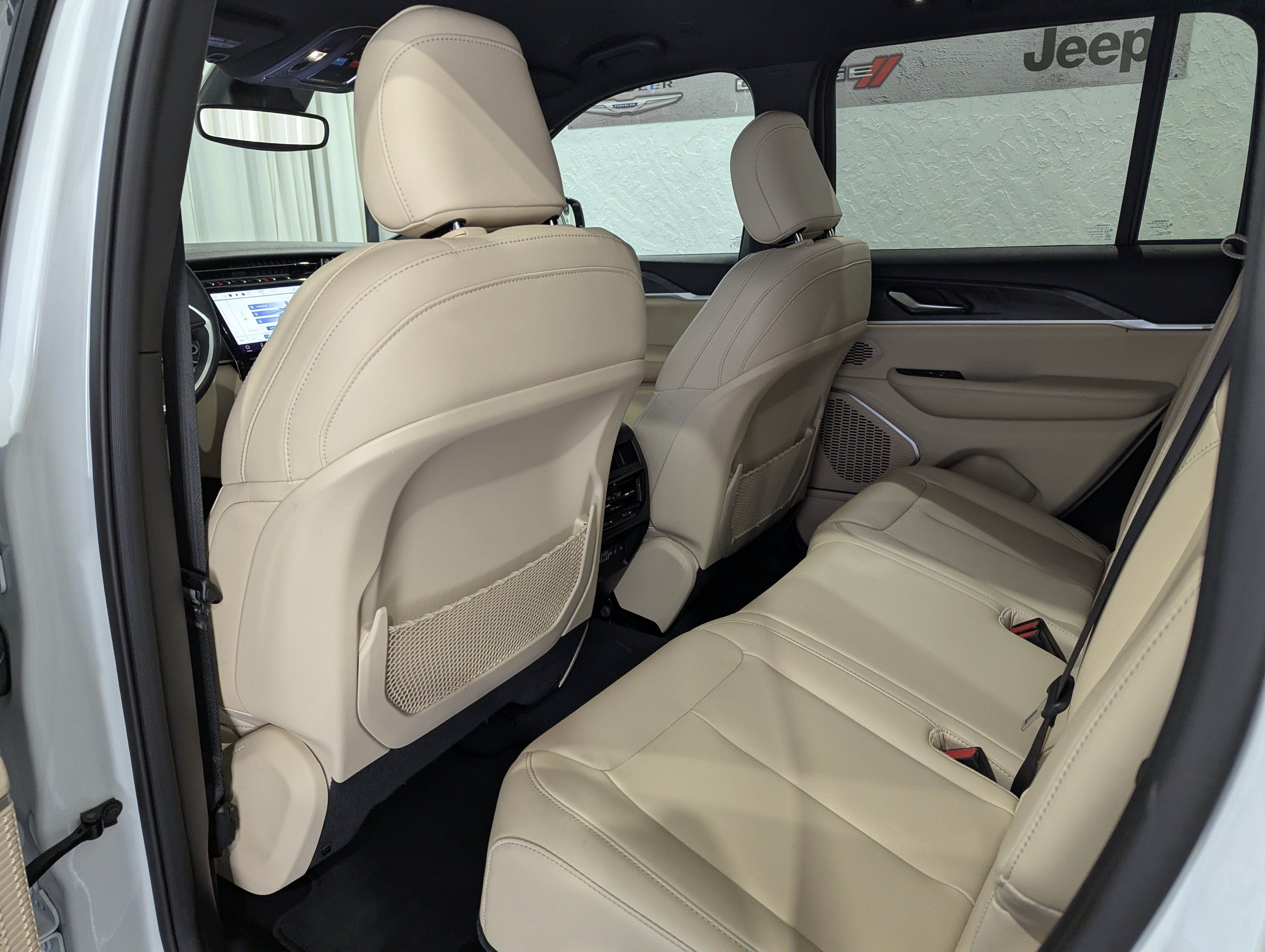 Used 2024 Jeep Grand Cherokee Limited AWD/4WD image 11