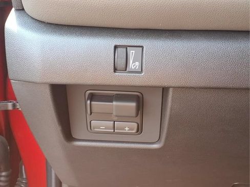 Used 2026 Chevrolet Colorado ZR2 w/ Technology Package AWD/4WD image 13