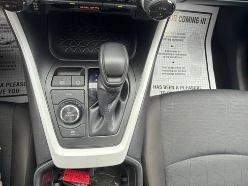Used 2025 Toyota RAV4 XLE AWD/4WD image 28