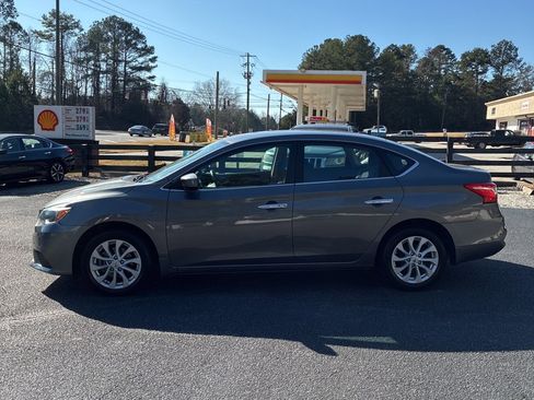 Used 2019 Nissan Sentra SV image 2