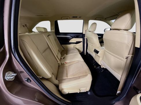 Used 2018 Toyota Highlander Plus FWD image 22