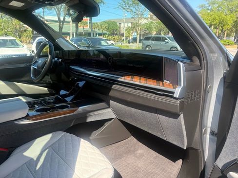 Certified 2025 Cadillac Escalade Sport Platinum AWD/4WD image 17