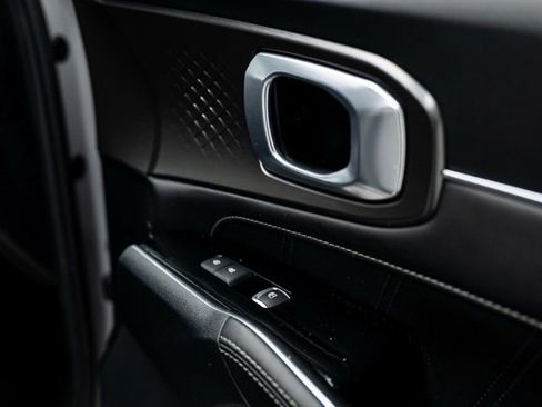 Used 2023 Kia Sorento SX image 31