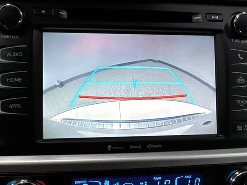 Used 2019 Toyota Highlander SE AWD/4WD image 5