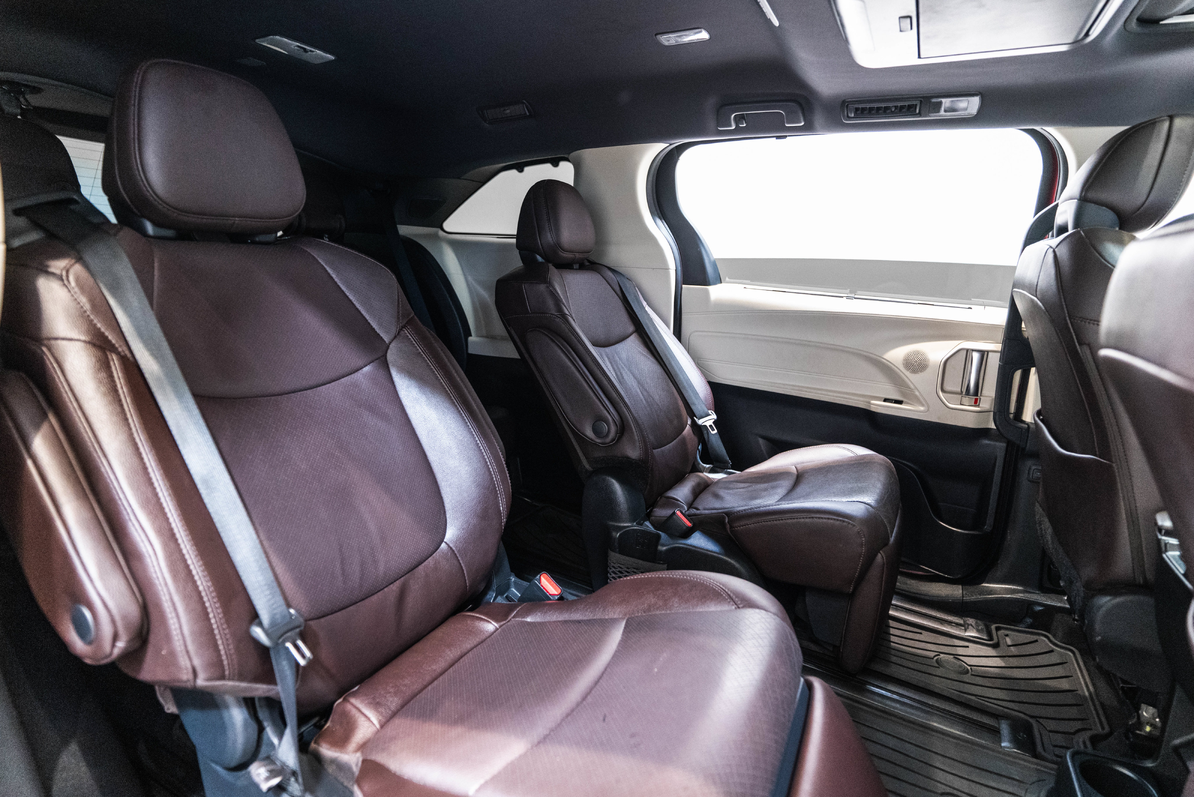 Used 2023 Toyota Sienna Platinum FWD image 15