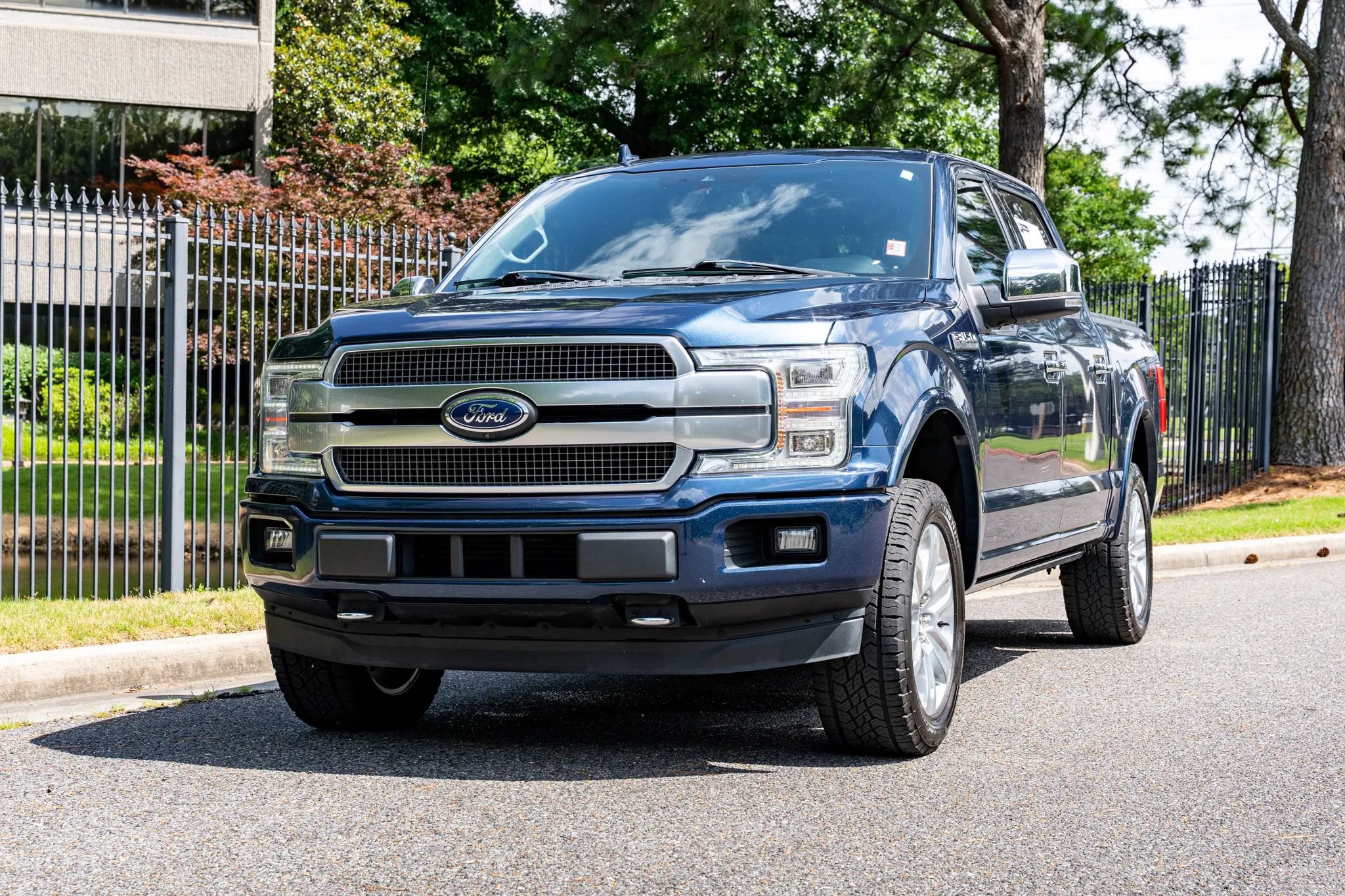 Used 2020 Ford F150 Platinum w/ Equipment Group 701A Luxury AWD/4WD image 2