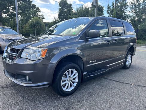 Used 2019 Dodge Grand Caravan SXT image 13