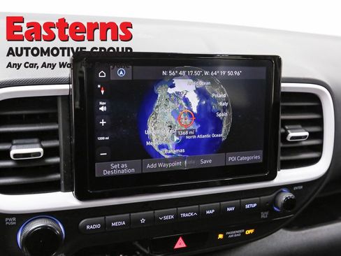 Used 2022 Hyundai Venue Limited image 19